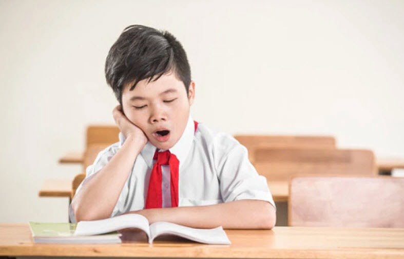 Những tác hại của điện thoại đối với học sinh và trẻ em gây mệt mỏi sa sút sao nhãng học tập